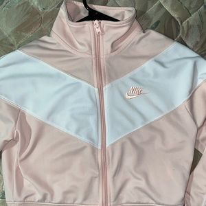 cropped nike jacket !